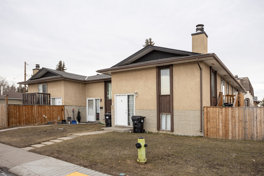 836 44 St SE in Calgary, AB - Building Photo