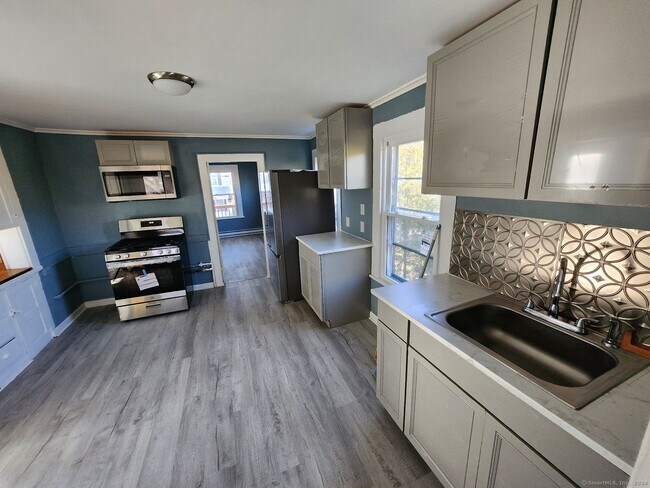 79 Washington Ave-Unit -2 in Torrington, CT - Building Photo - Building Photo