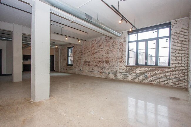 190 Christopher Columbus Dr in Jersey City, NJ - Building Photo - Building Photo