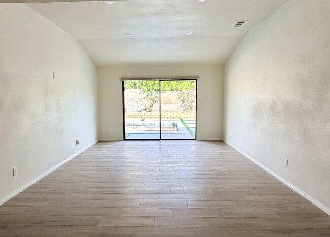 1496 E Luna Way in Palm Springs, CA - Building Photo - Building Photo