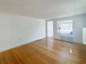 105 Spring St in Lexington, MA - Building Photo - Building Photo