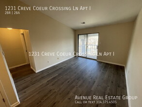 1231 Creve Coeur Crossing Ln in Chesterfield, MO - Building Photo - Building Photo