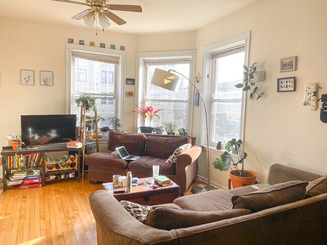 3280 W Fullerton Ave in Chicago, IL - Building Photo - Building Photo