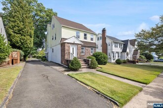 331 Gilbert St in Ridgewood, NJ - Building Photo - Building Photo