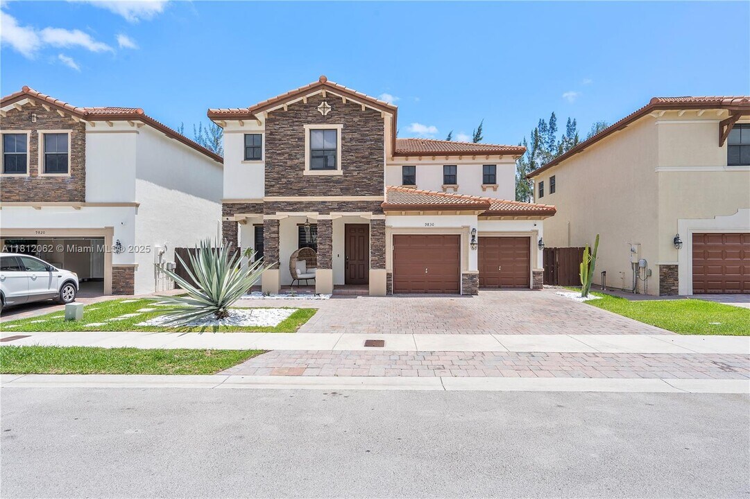 9830 NW 86th Terrace in Doral, FL - Building Photo