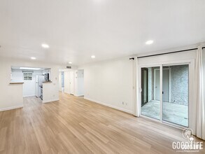 14942 Avenida Venusto in San Diego, CA - Building Photo - Building Photo