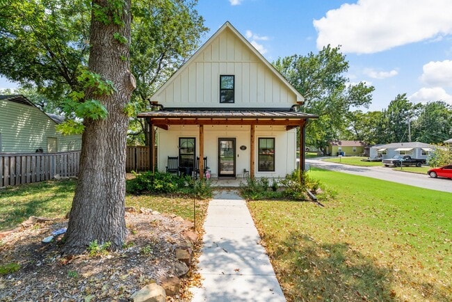 property at 523 W Detroit St