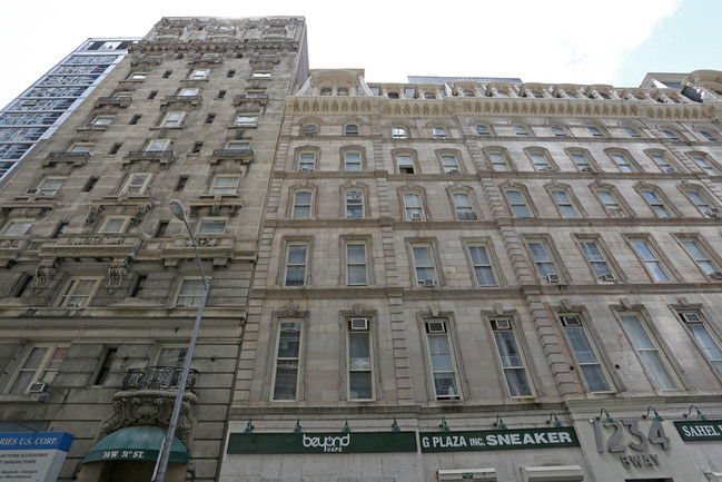 34-44 W 31st St in New York, NY - Foto de edificio - Building Photo