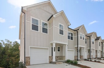 The Residences on Warren in Flowery Branch, GA - Building Photo - Building Photo