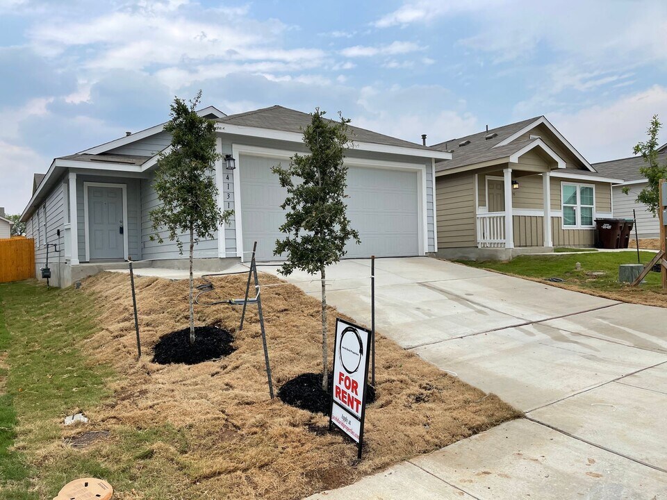 4131 Southton Tarn in San Antonio, TX - Building Photo