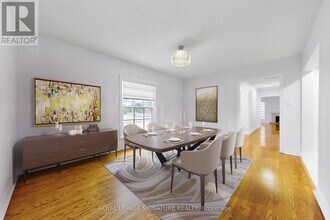 24 Laureleaf Rd in Markham, ON - Building Photo - Building Photo