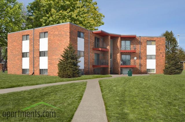 Pineview Apartments in White Bear Lake, MN - Building Photo - Building Photo