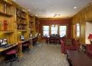 38 Bradford St, Unit 1 in Boston, MA - Foto de edificio - Building Photo