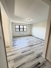 1207 30th Dr in Astoria, NY - Foto de edificio - Building Photo