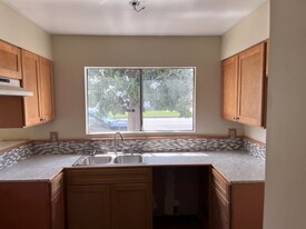 Mardiross - Townhouse Styles in Sherman Oaks, CA - Building Photo