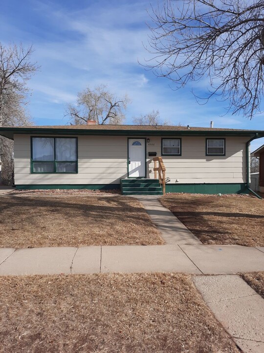 4586 Wentworth Dr in Rapid City, SD - Building Photo