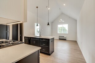 Uptown Square Apartments in Troy, MI - Building Photo