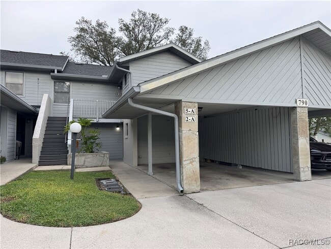 property at 790 E Gilchrist Ct