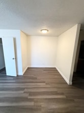 1750 Karen Ave in Las Vegas, NV - Building Photo - Building Photo