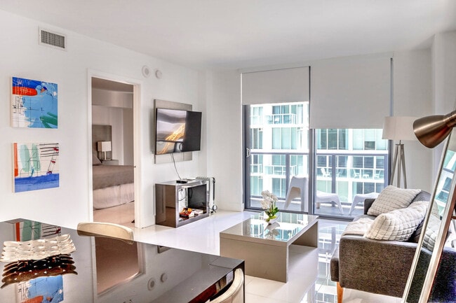31 SE 6th St in Miami, FL - Building Photo - Building Photo