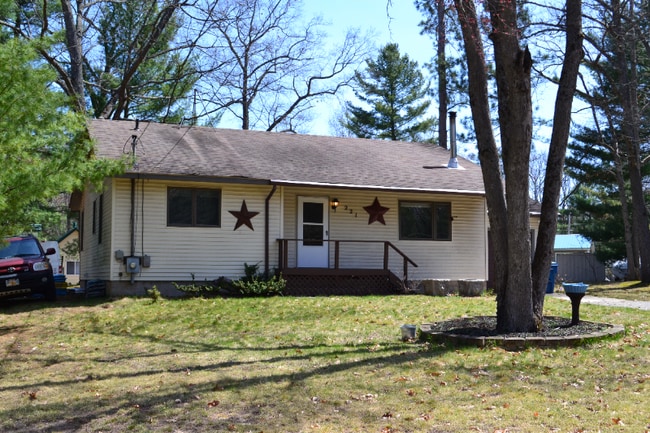 221 Vienna Ct in Houghton Lake, MI - Building Photo - Building Photo