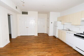 909 W Dakin St, Unit 9C in Chicago, IL - Foto de edificio - Building Photo