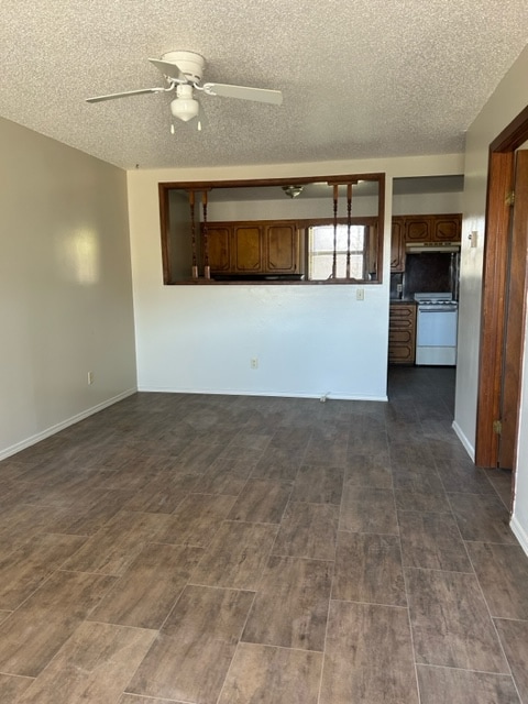 2052 Co Rd 702 in Berryville, AR - Foto de edificio - Building Photo