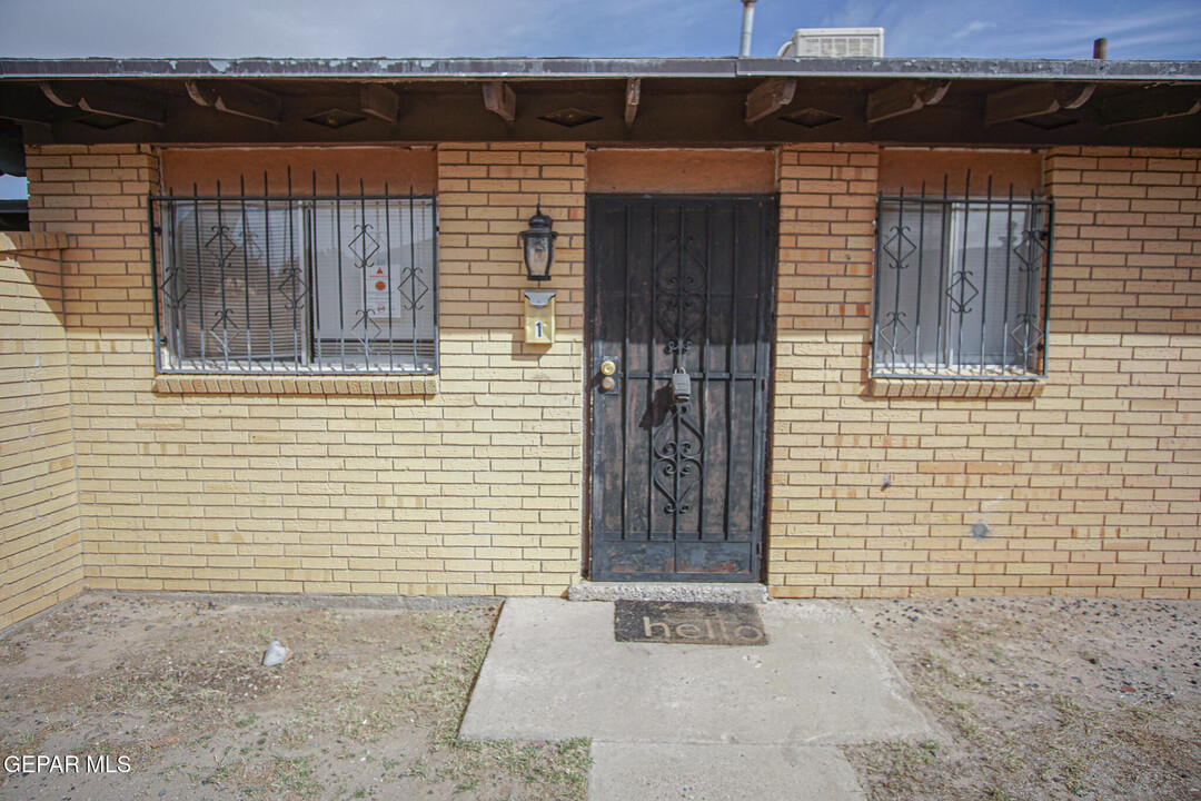 5233 Carousel Dr in El Paso, TX - Building Photo