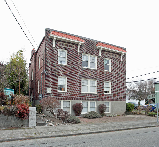 4255 Linden Ave N in Seattle, WA - Foto de edificio - Building Photo