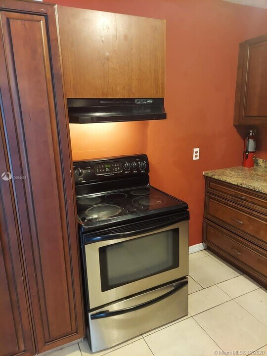 616 NW 67th St-Unit -0 in Miami, FL - Building Photo