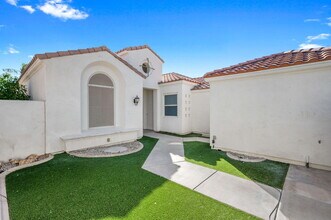 94 Vía Las Flores in Rancho Mirage, CA - Building Photo - Building Photo