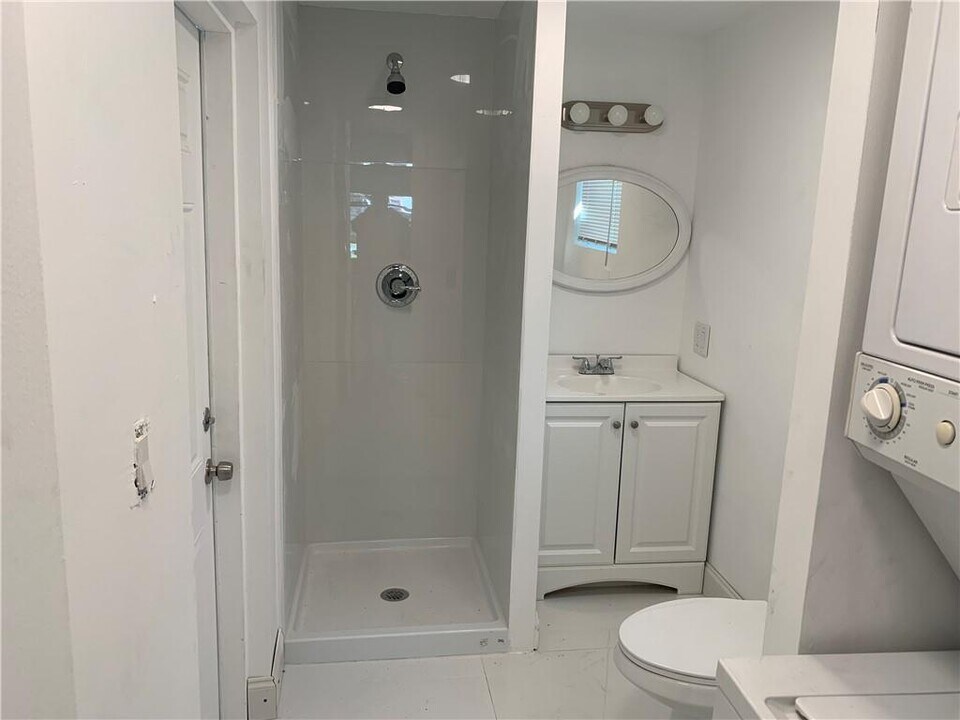 2206 SW 5th St in Fort Lauderdale, FL - Foto de edificio