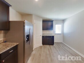 715 Wonderland Trail in New Braunfels, TX - Foto de edificio - Building Photo