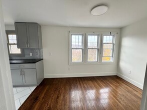 162 High St in Naugatuck, CT - Building Photo - Building Photo