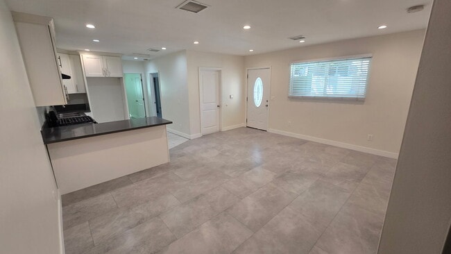 6724 Simpson Ave in North Hollywood, CA - Building Photo - Building Photo