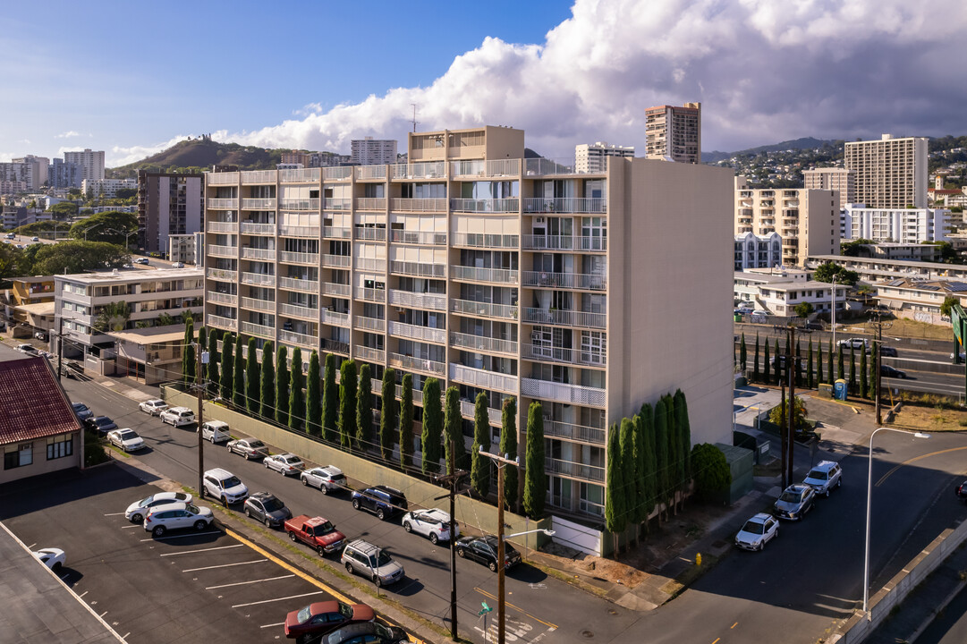 Matlock Hale in Honolulu, HI - Building Photo