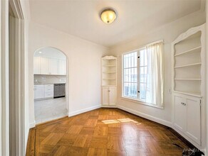300 Eucalyptus Dr in San Francisco, CA - Building Photo - Building Photo