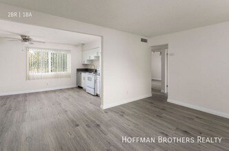 4271 Columbus St in Bakersfield, CA - Foto de edificio - Building Photo