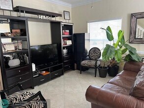 3457 Merrick Ln in Margate, FL - Foto de edificio - Building Photo