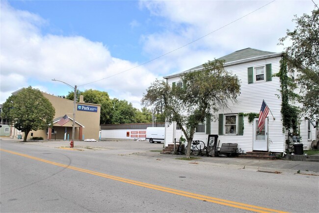 124 S Chillicothe St in South Charleston, OH - Building Photo - Building Photo