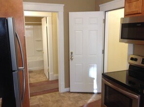 4027 E 52nd St, Unit Dn in Newburgh Heights, OH - Foto de edificio - Building Photo