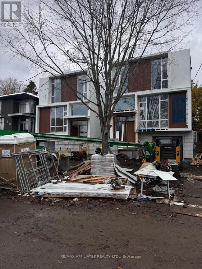 577 Melbourne Ave in Ottawa, ON - Building Photo - Building Photo