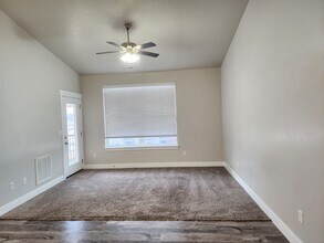 3984 W 1850 N, Unit 302 in Lehi, UT - Foto de edificio - Building Photo