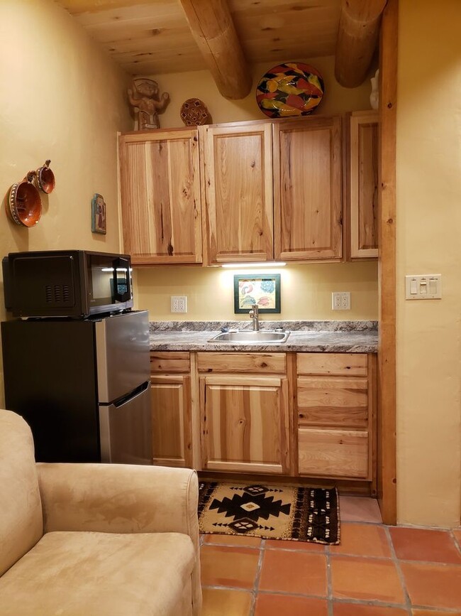 28 W San Marcos Rd, Unit Furnished Guest Unit in Santa Fe, NM - Building Photo - Building Photo