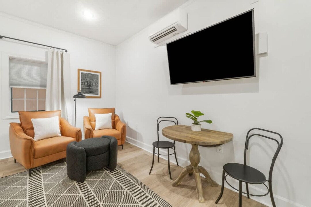 10343 E County Hwy 30A in Seacrest, FL - Foto de edificio