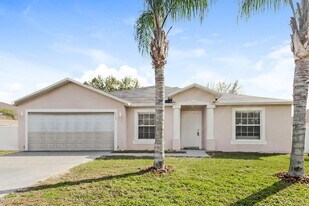 473 Martigues Dr in Kissimmee, FL - Building Photo