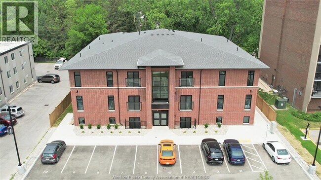 6550 Wyandotte St E in Windsor, ON - Building Photo - Building Photo