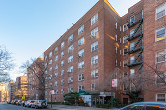 6740 Booth St in Forest Hills, NY - Building Photo - Building Photo