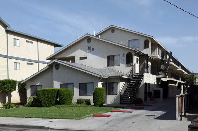 Yukon Gardens in Hawthorne, CA - Building Photo - Building Photo