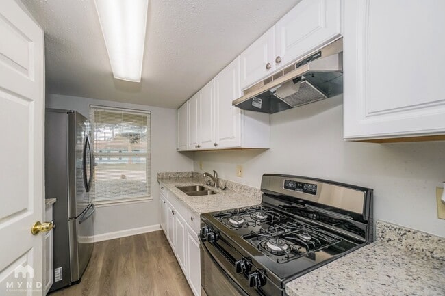 9715 Courben Ln in Houston, TX - Building Photo - Building Photo